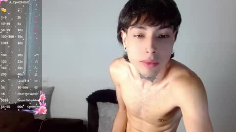 Snapshot of _alexblunt_ chatting on December 31, 2024, 9:17 pm _alexblunt_ online show from December 31, 2024, 9:17 pm