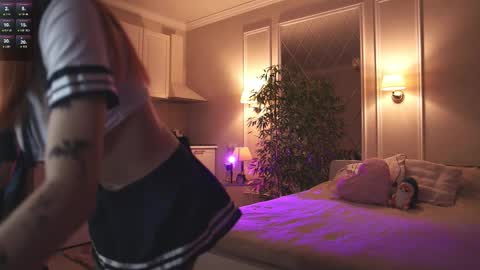 _alice_meyss_ online show from November 22, 2025, 10:03 am