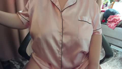 Snapshot of _alyssia_ chatting on April 18, 2026, 7:34 am lisa online show from April 18, 2026, 7:34 am