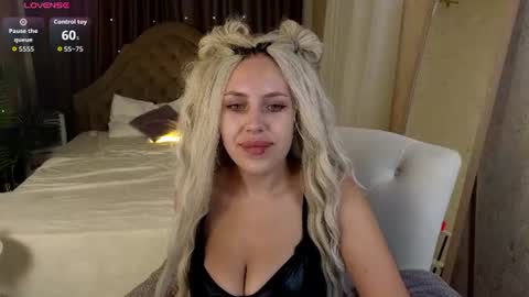 _amymoore online show from August 6, 2026, 1:29 am