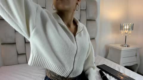 Angel Azul online show from February 5, 2025, 11:55 am