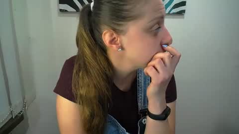 Snapshot of _annabelle_lee chatting on July 29, 2026, 6:22 am Anna online show from July 29, 2026, 6:22 am