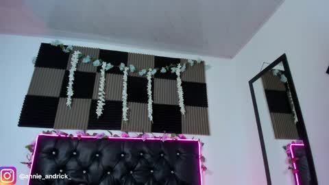 Snapshot of _annie_andrick_ chatting on May 1, 2026, 11:15 am Annie Andrick online show from May 1, 2026, 11:15 am