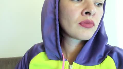 antonia online show from February 6, 2025, 9:49 pm