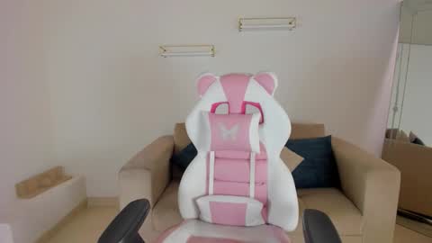    online show from September 15, 2025, 12:16 pm