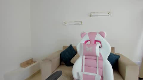    online show from November 19, 2025, 12:16 pm