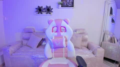    online show from April 18, 2026, 12:31 pm