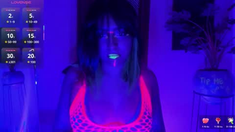   online show from November 26, 2025, 3:13 pm