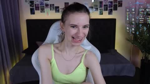 _ash_leyy_ online show from October 13, 2025, 1:27 am