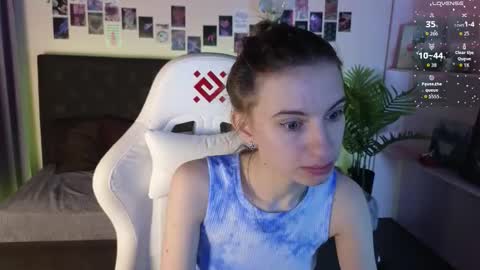 _ash_leyy_ online show from December 3, 2025, 1:35 am