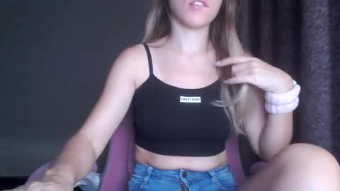 Ashlee Bond online show from October 17, 2025, 10:45 pm