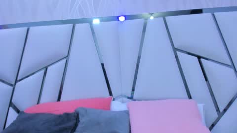 Aura online show from February 7, 2025, 3:12 am