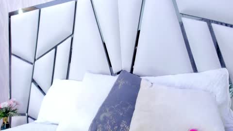 Aura online show from February 26, 2025, 3:10 am