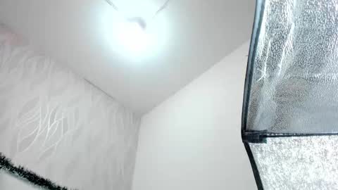 Snapshot of _aurora18 chatting on December 22, 2025, 3:36 am Aura online show from December 22, 2025, 3:36 am