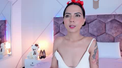 _aurora_collins_ online show from December 22, 2025, 12:46 pm