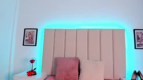 _aurora_collins_ online show from April 6, 2026, 2:07 pm