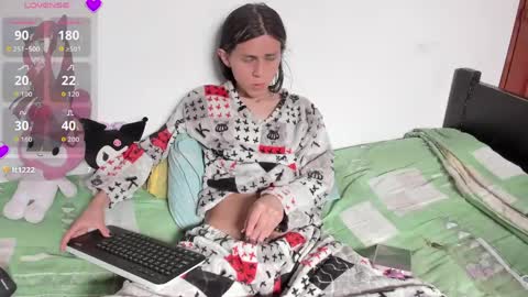Snapshot of _baby_vi chatting on May 13, 2026, 7:55 pm _baby_vi online show from May 13, 2026, 7:55 pm