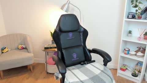 Bella Evans online show from January 25, 2025, 8:42 am