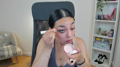 Bella Evans online show from June 24, 2026, 4:33 am