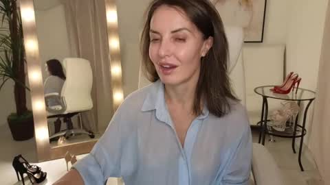 Beylly online show from March 11, 2025, 1:26 am