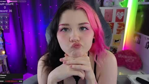 Snapshot of _biscuitty chatting on January 13, 2026, 8:25 pm Alice .. online show from January 13, 2026, 8:25 pm