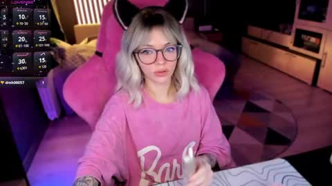 Snapshot of _black_fox__ chatting on April 21, 2026, 11:29 pm Olivia Subscribe to my Fansly - online show from April 21, 2026, 11:29 pm