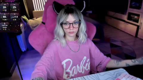 Snapshot of _black_fox__ chatting on April 24, 2026, 11:40 pm Olivia Subscribe to my Fansly - online show from April 24, 2026, 11:40 pm