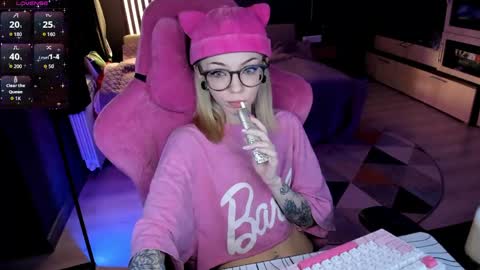 Snapshot of _black_fox__ chatting on April 28, 2026, 12:42 am Olivia Subscribe to my Fansly - online show from April 28, 2026, 12:42 am