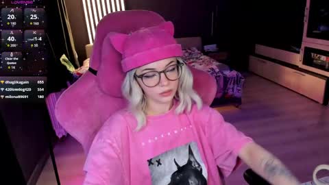 Snapshot of _black_fox__ chatting on May 17, 2026, 11:23 pm Olivia Subscribe to my Fansly - online show from May 17, 2026, 11:23 pm