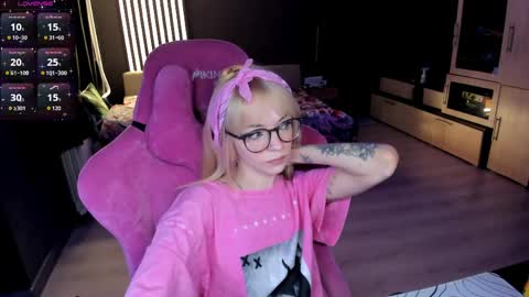 Snapshot of _black_fox__ chatting on May 20, 2026, 11:22 pm Olivia Subscribe to my Fansly - online show from May 20, 2026, 11:22 pm