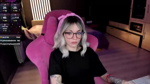 Snapshot of _black_fox__ chatting on May 27, 2026, 11:24 pm Olivia Subscribe to my Fansly - online show from May 27, 2026, 11:24 pm