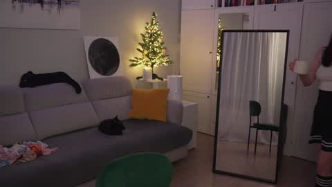 Lili online show from December 8, 2024, 9:08 pm