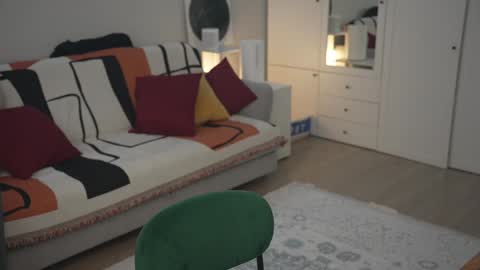 Lili online show from February 26, 2025, 10:15 am