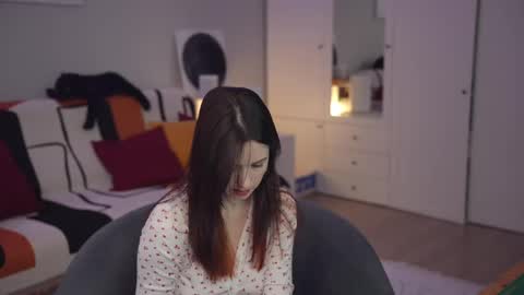 Lili online show from March 2, 2025, 10:14 am