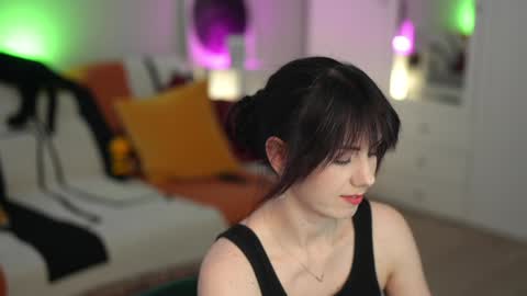 Lili online show from October 12, 2025, 12:04 pm