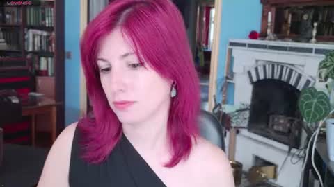 Snapshot of _blackpearl chatting on July 10, 2026, 12:19 pm Laura online show from July 10, 2026, 12:19 pm