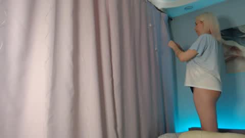 Snapshot of _blonde_barbie_ chatting on December 17, 2024, 8:45 am Elizabeth online show from December 17, 2024, 8:45 am