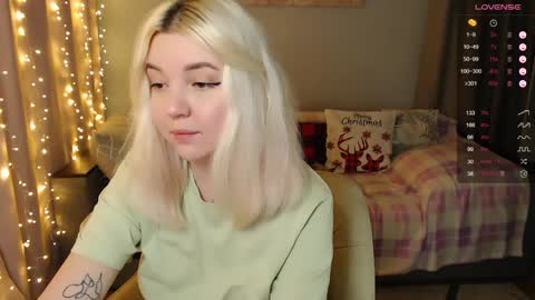 Snapshot of _blonde_barbie_ chatting on January 3, 2025, 4:48 pm Elizabeth online show from January 3, 2025, 4:48 pm