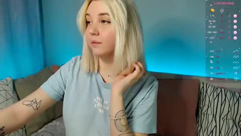 Snapshot of _blonde_barbie_ chatting on February 13, 2025, 7:42 pm Elizabeth online show from February 13, 2025, 7:42 pm