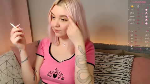 Snapshot of _blonde_barbie_ chatting on February 23, 2025, 7:22 am Elizabeth online show from February 23, 2025, 7:22 am