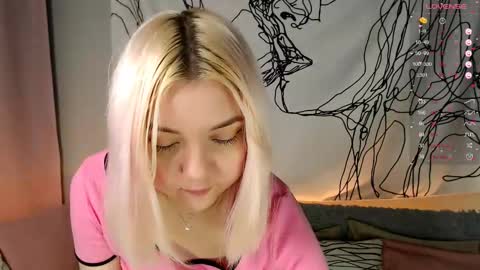 Snapshot of _blonde_barbie_ chatting on March 2, 2025, 6:51 pm Elizabeth online show from March 2, 2025, 6:51 pm