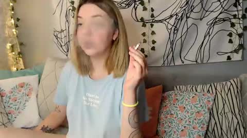 Snapshot of _blonde_barbie_ chatting on October 13, 2025, 8:47 am Elizabeth online show from October 13, 2025, 8:47 am