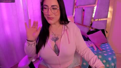 Angie  Independent model online show from November 6, 2025, 6:53 pm