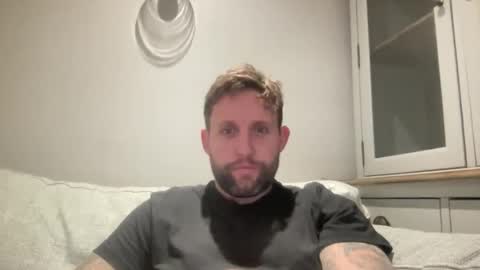  UK BigThick Cock  online show from October 21, 2025, 4:41 pm