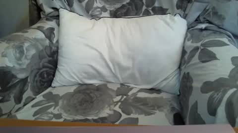 Snapshot of _bunny_b chatting on March 5, 2025, 9:49 am I will be back soon online show from March 5, 2025, 9:49 am