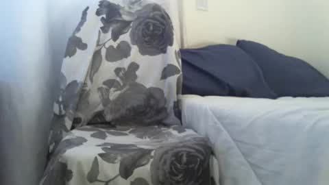 Snapshot of _bunny_b chatting on October 4, 2025, 8:45 am I will be back soon online show from October 4, 2025, 8:45 am