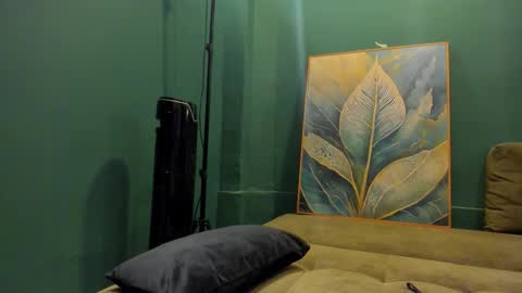 _bunny_boy_ online show from October 8, 2025, 2:42 am