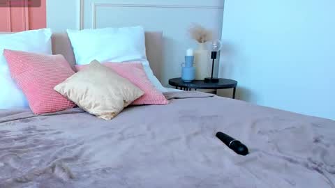 Stella online show from March 10, 2025, 5:54 am