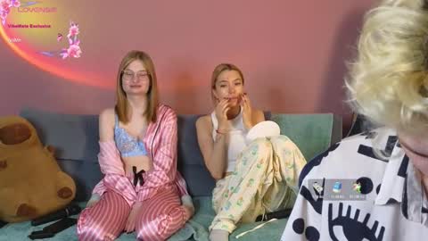 _capybara0_0 online show from December 14, 2025, 12:10 pm