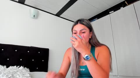 Bella  online show from January 25, 2025, 10:28 pm